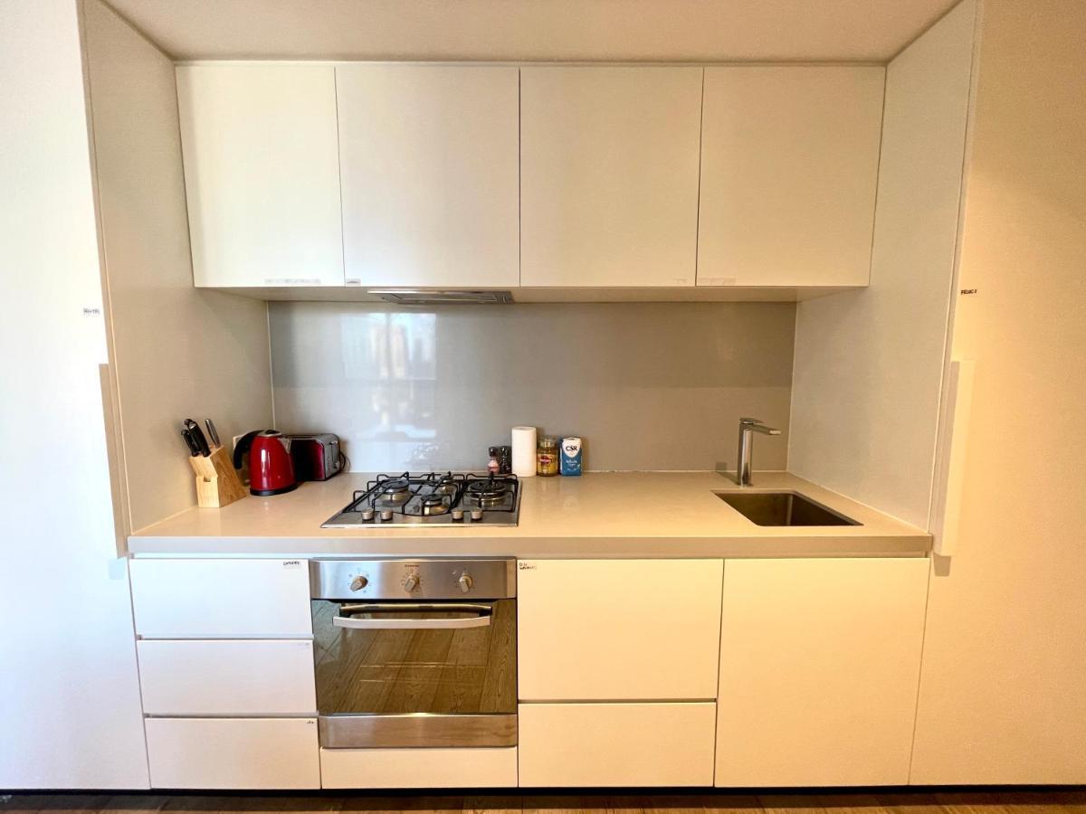 Readyset Apartments At Empire Мельбурн Экстерьер фото
